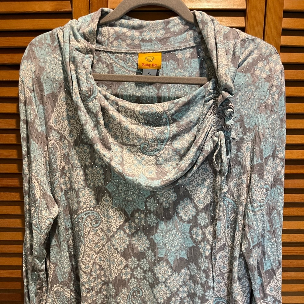 32. WOMENS RUBY RD. XL DETAILED TOP